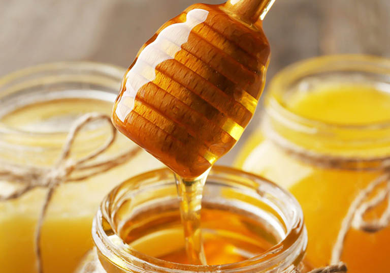 Chữa bệnh chàm môi bằng mật ong