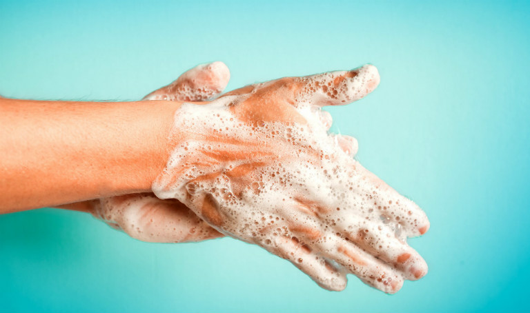 Phòng ngừa bệnh tổ đỉa bằng cách rửa tay sau khi tiếp xúc với môi trường ô nhiễm, tắm gội hàng ngày, có chết độ ăn uống đầy đủ dinh dưỡng,...