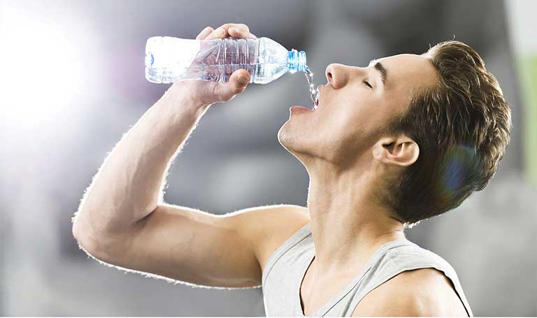 Uống nhiều nước điều trị yếu sinh lý