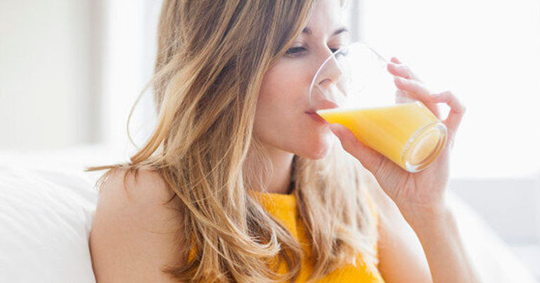 Uống nước cam có hại dạ dày không