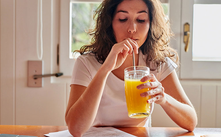 bị đau dạ dày có nên uống nước cam