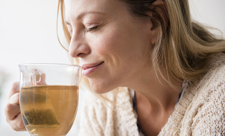 đau dạ dày có nên uống trà xanh