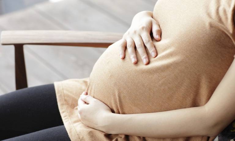 Nổi mề đay khi mang thai 3 tháng đầu phải làm sao?