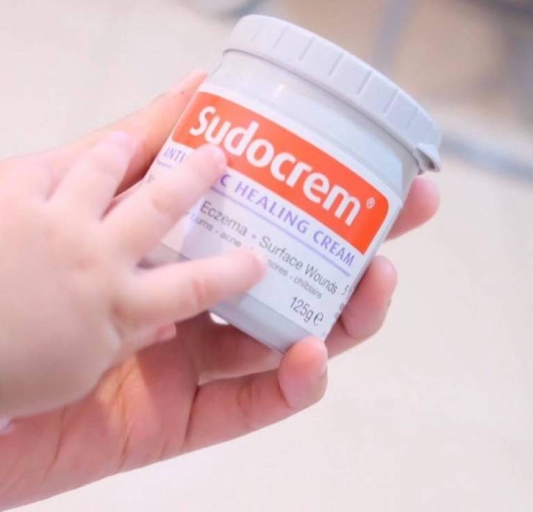 Dùng kem Sudocrem có trị chàm sữa được không?