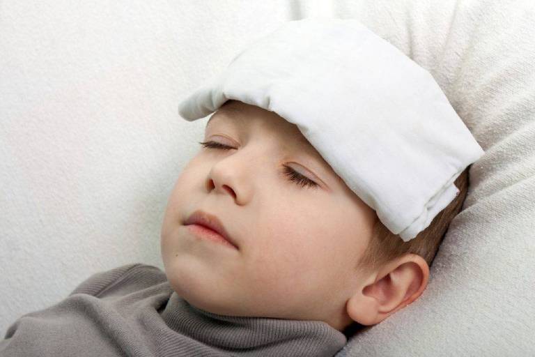 Trẻ bị sốt do viêm amidan mấy ngày khỏi?