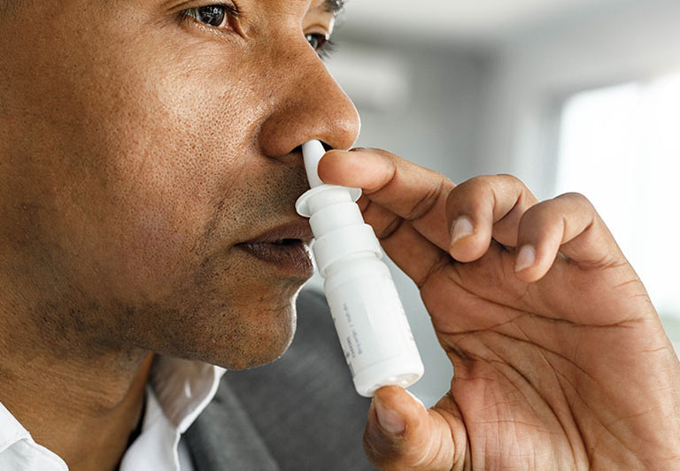 Thuốc xịt mũi có tác dụng làm loãng chất nhờn, ngăn ngừa và hỗ trợ điều trị viêm xoang cấp tính
